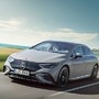Mercedes-Benz has unveiled its all-new electric EQE sedan. This executive electric sedan is based on Mercedes' premium EV architecture. It will sport a battery pack of 90 kWh that will provide the EV with a range of 660 km on a single charge. The automaker is also planning a performance variant of this new electric model. (Daimler)