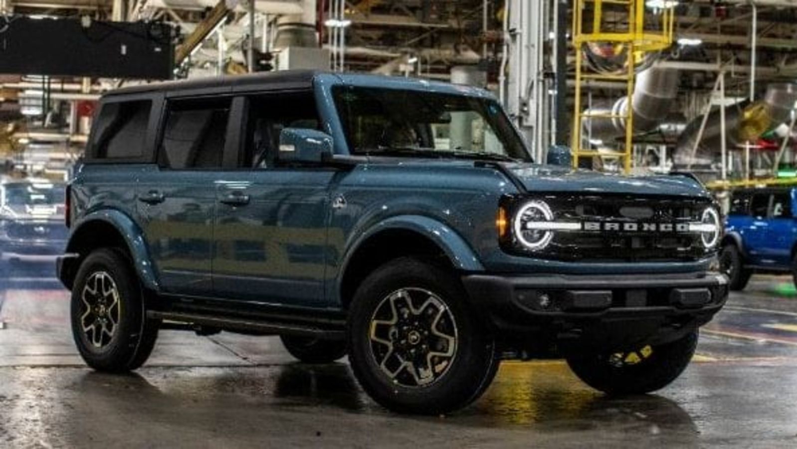 Car Dealerships Giving Away Cars For Christmas 2021 Home Auto News Ford May Have Asked Dealers To Give Free Booze To Customers Here S Why
