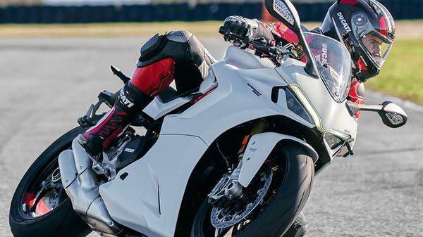 2021 Ducati SuperSport gets significantly updated exteriors.