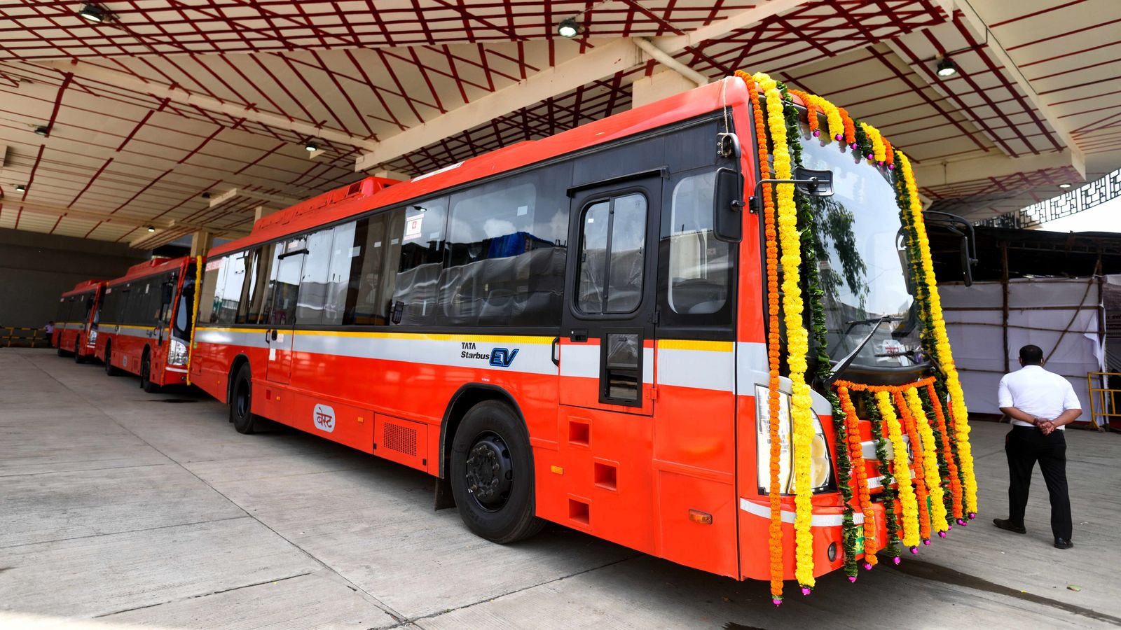 Mumbai to get 1,900 fully electric buses to add to its EV public ...