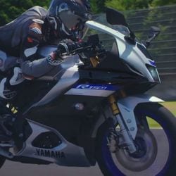 The YZF-R15M gets a Metallic Grey colour reminiscent of the YZF-R1M & Race inspired Monster Energy Yamaha MotoGP Edition.