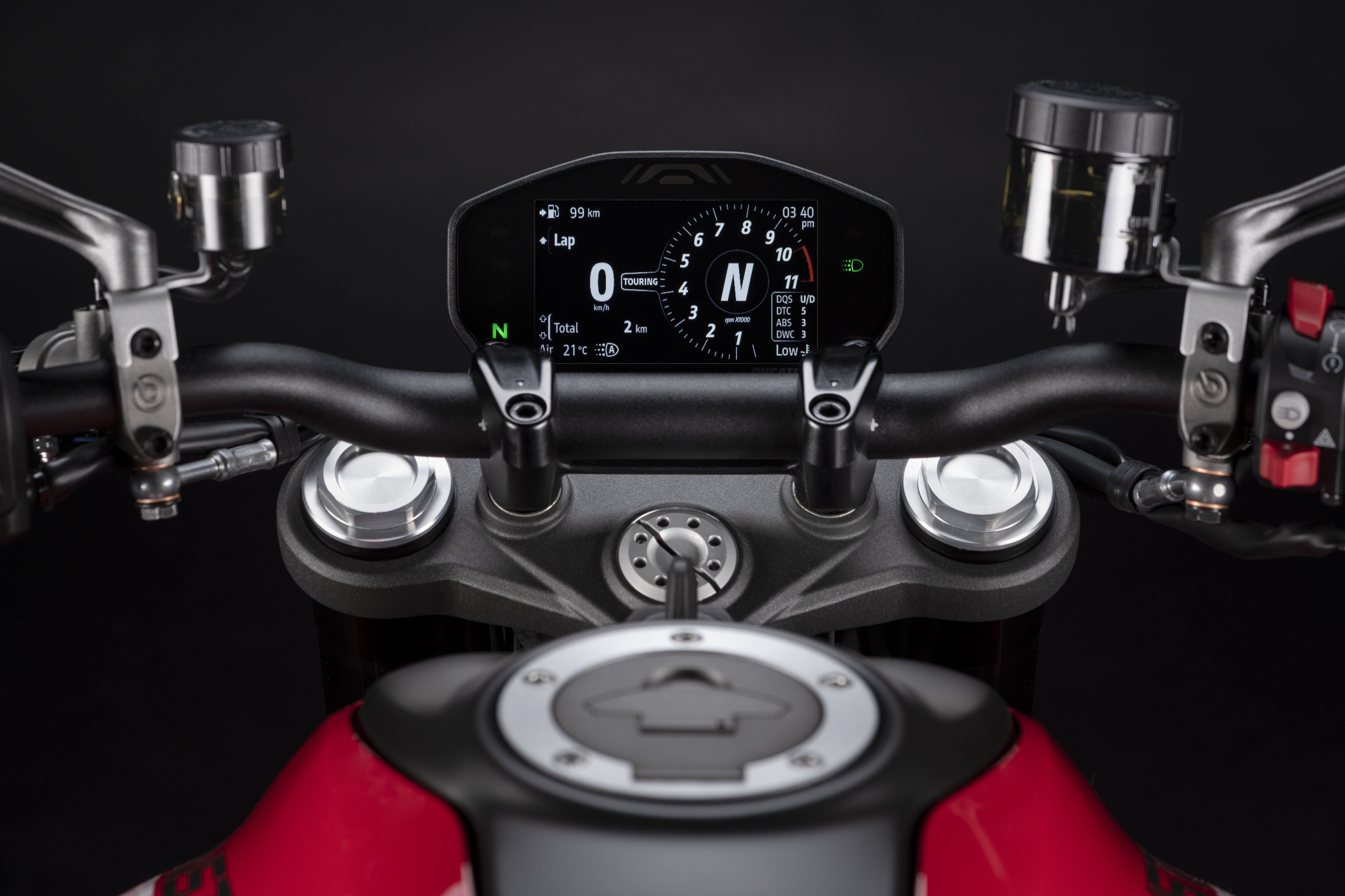 The new Monster is equipped with three Riding Modes (Sport, Urban, Touring). Everything is managed via the handlebar controls and the bike now features a new 4.3 The new Monster is equipped with three Riding Modes (Sport, Urban, Touring). Everything is managed via the handlebar controls and the bike now features a new 4.3