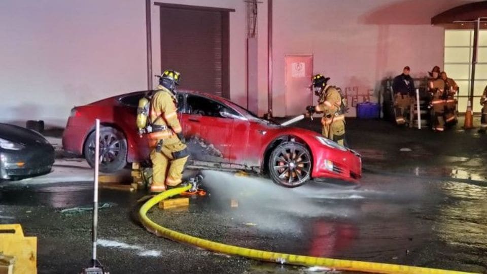Tesla Model S catches fire, spotlight back on blaze issues in electric ...
