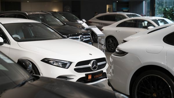 Car buyers are unlikely to receive freebies and discounts this time. (Bloomberg)