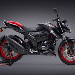 The top-end variant of the Apache RTR 160 4V comes equipped with TVS SmartXonnect.