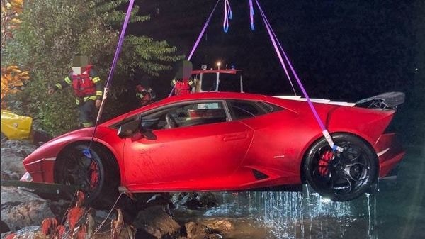 Splashy ride, literally: Lamborghini races into lake, driver fault  suspected | HT Auto