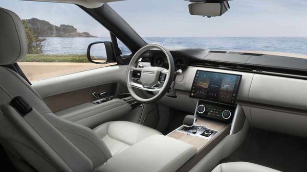 Interior Range Rover baru juga telah mengalami perubahan signifikan untuk memberikan kenyamanan bagi semua makhluk modern.