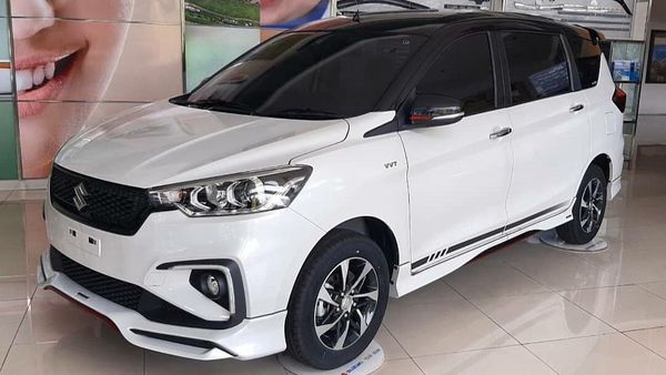 Suzuki has teased the new Ertiga Sport facelift version which will officially make debut at the upcoming Gaikindo Indonesia International Auto Show next week.