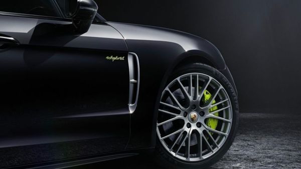 The special edition model feature platinum-painted 21-inch sport wheels