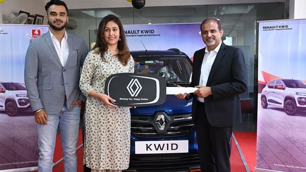 Renault handed over the 4,00,000th Kwid car to a customer recently.