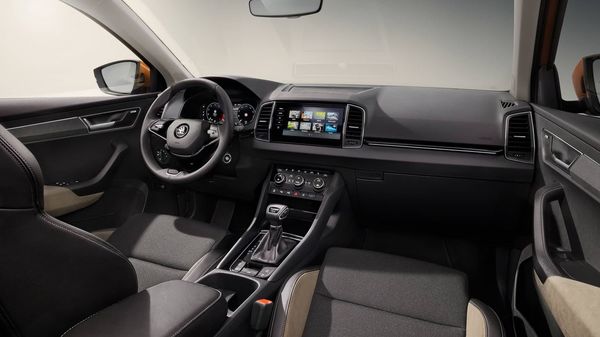 The interior design of the Karoq SUV has not changed much compared to the previous generation model.