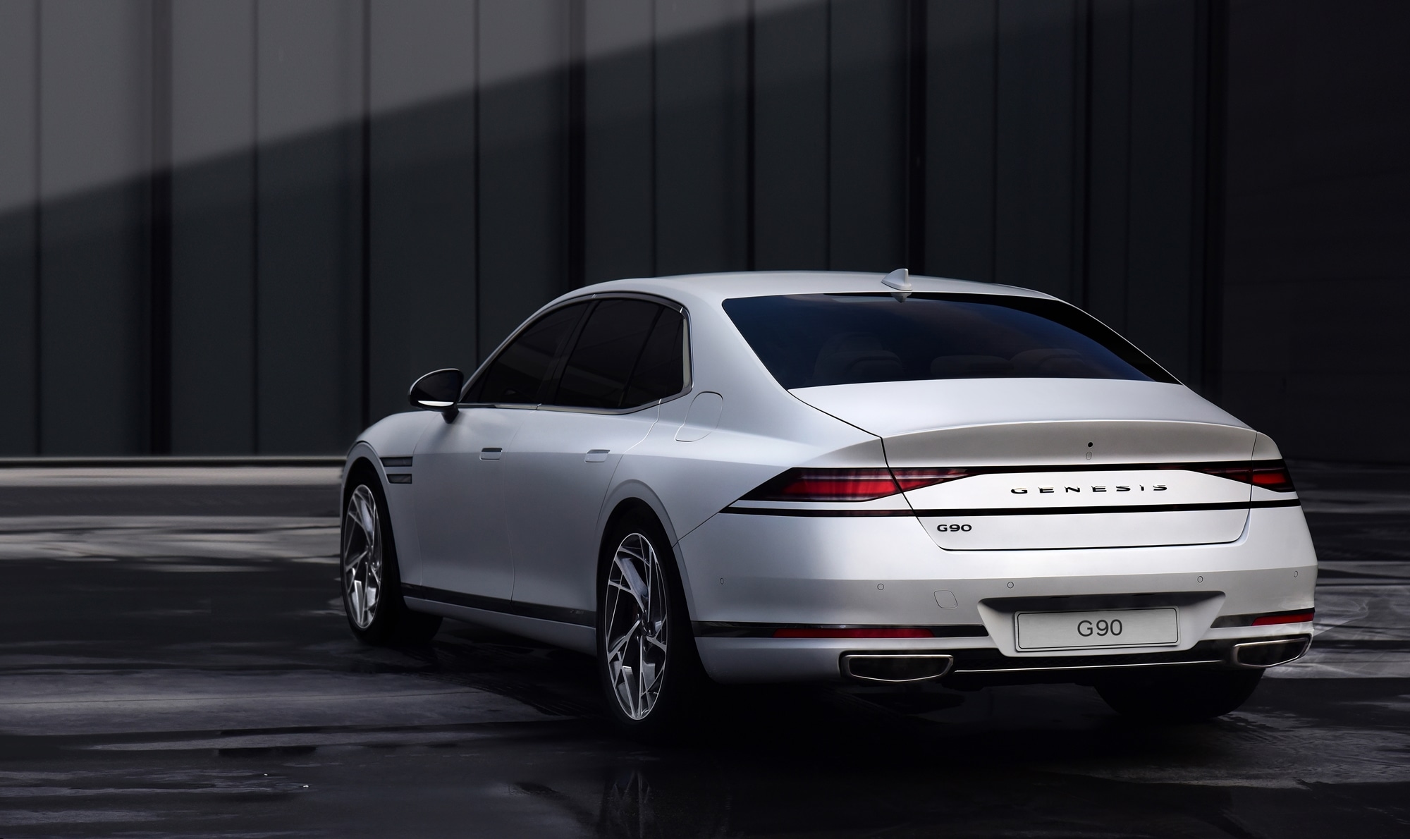 The rear combination lamps have been elongated along the trunk of the latest Genesis G90.