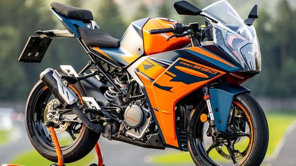 LowMile 2017 KTM RC 390 Is BeginnerFriendly and Equipped With Countless  Upgrades  autoevolution