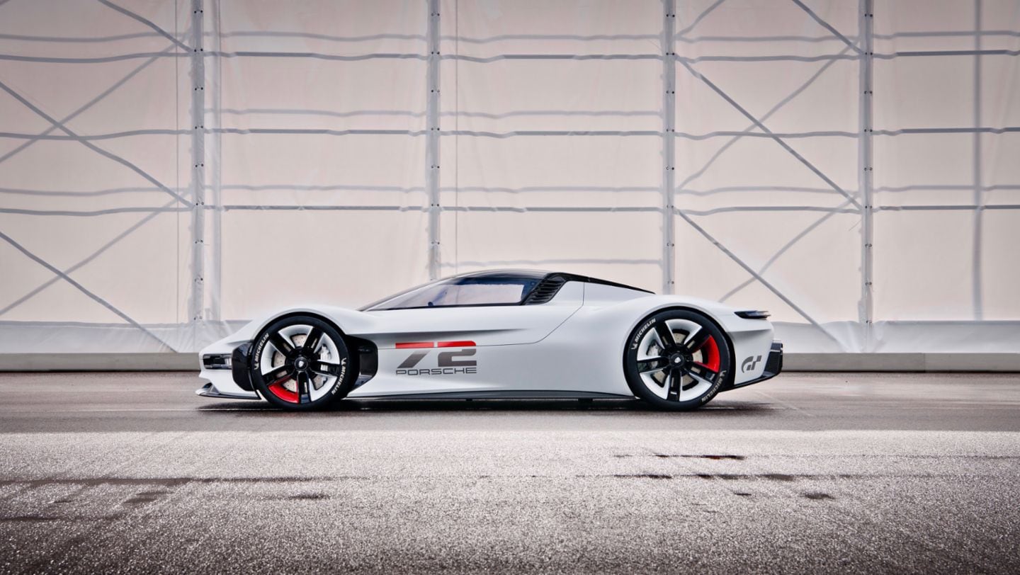 A look at the side profile of Porsche Vision Gran Turismo concept car.