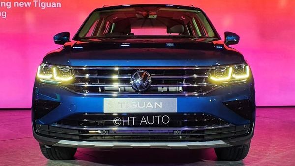 The Tiguan SUV gets an improved front grille with chrome accents that give the SUV a stylish look. The new bumper with LED matrix headlamps with LED daytime running lights and triangular fog lamps gives the new SUV a unique look.