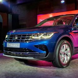 Volkswagen has launched the 2021 Tiguan facelift SUV in India at a price of  <span class='webrupee'>₹</span>32 lakh (ex-showroom). The SUV now comes loaded with features and all-wheel drive technology packed in a single trim.