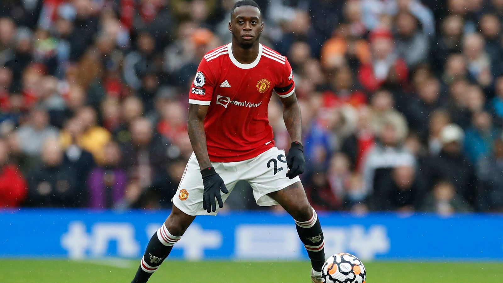 card! Mancheste United star Aaron Wan-Bissaka gets driving ban. Here's why | HT Auto