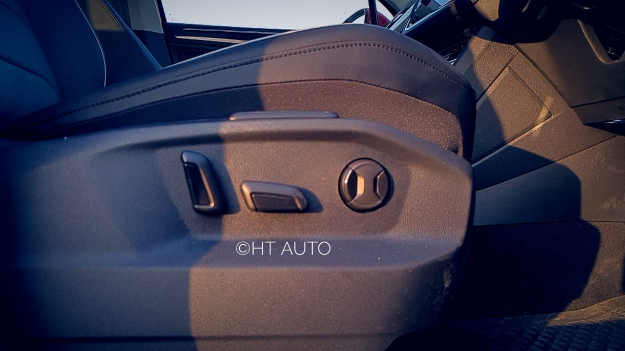 Only the driver-side seat can be electronically adjusted and positions can be stored through the memory function available too. Only the driver-side seat can be electronically adjusted and positions can be stored through the memory function available too.