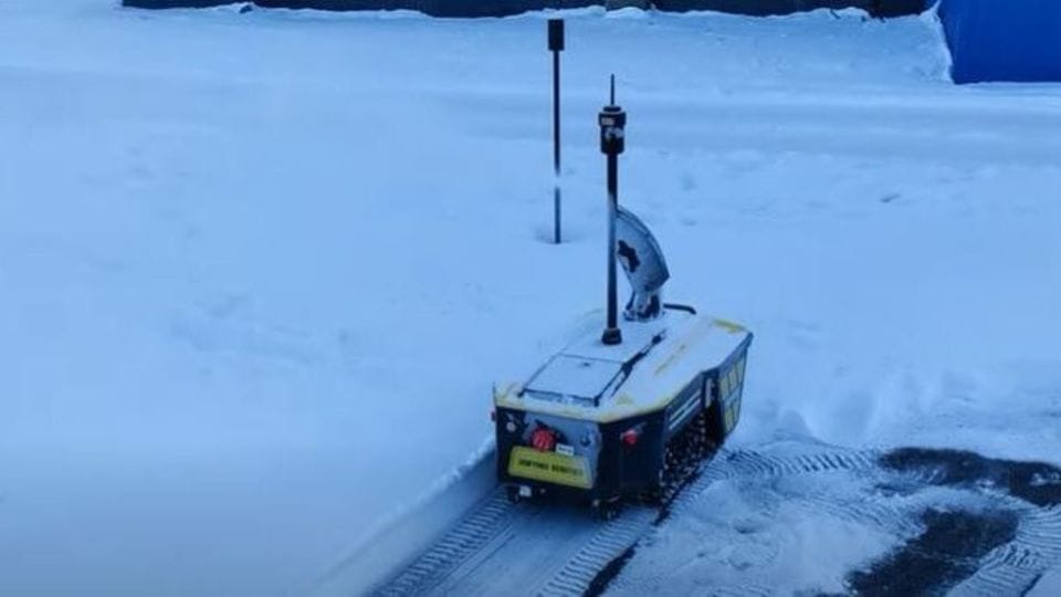 This fully autonomous snow plow robot will keep your driveway clear of ...