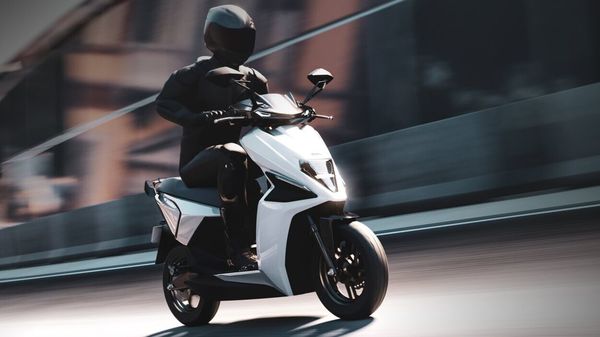 Simple One electric scooter gets a 4.5 KW power output and 72 Nm of torque.
