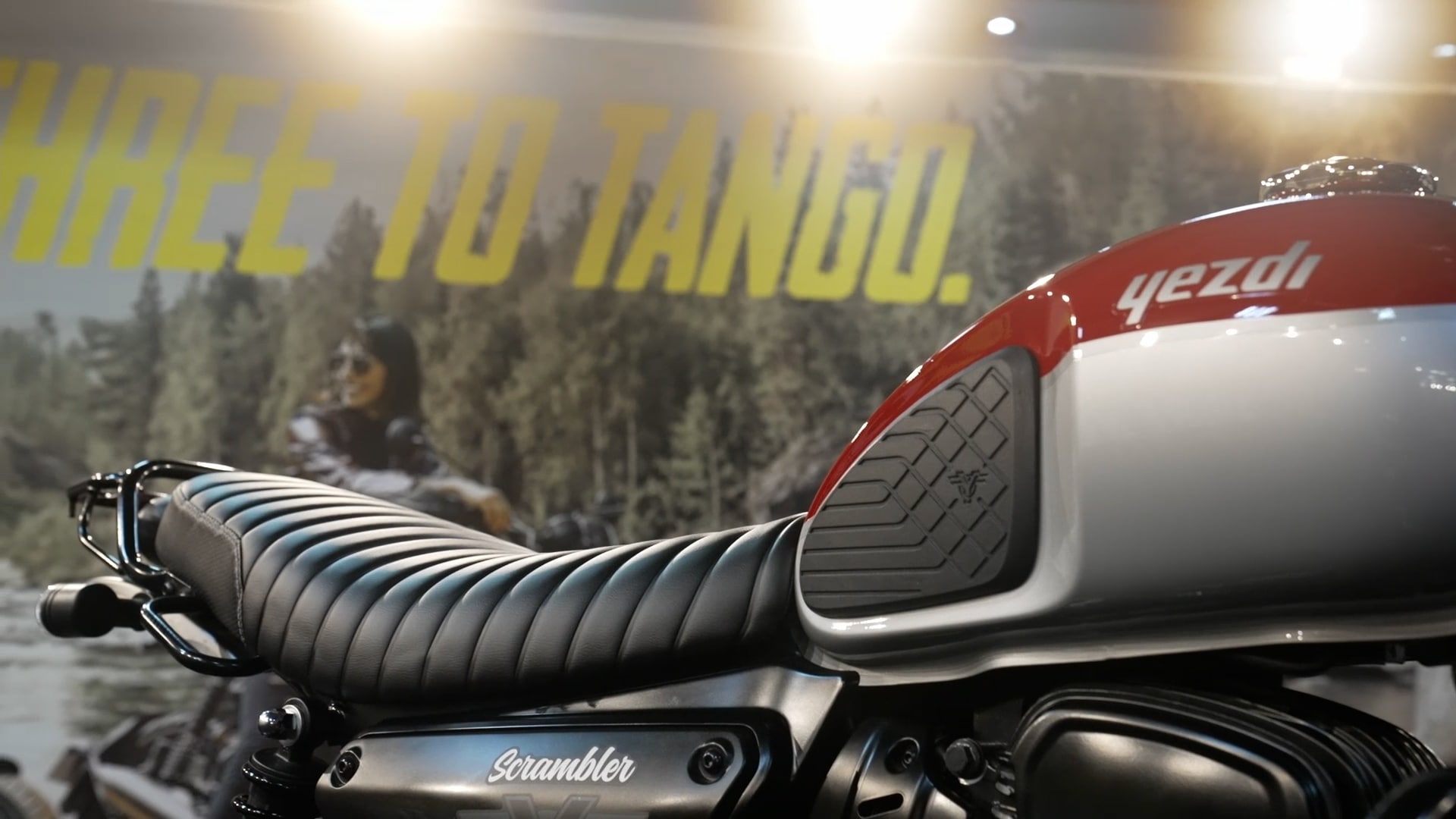 Yezdi offers Scrambler in six colour options. These include Fire Orange, Yelling Yellow, Outlaw Olive, Rebel Red, Mean Green and Midnight Blue. The price of the Yezdi Scrambler starts at <span class='webrupee'>₹</span>2.05 lakh (ex-showroom) and goes up to <span class='webrupee'>₹</span>2.11 lakh (ex-showroom).