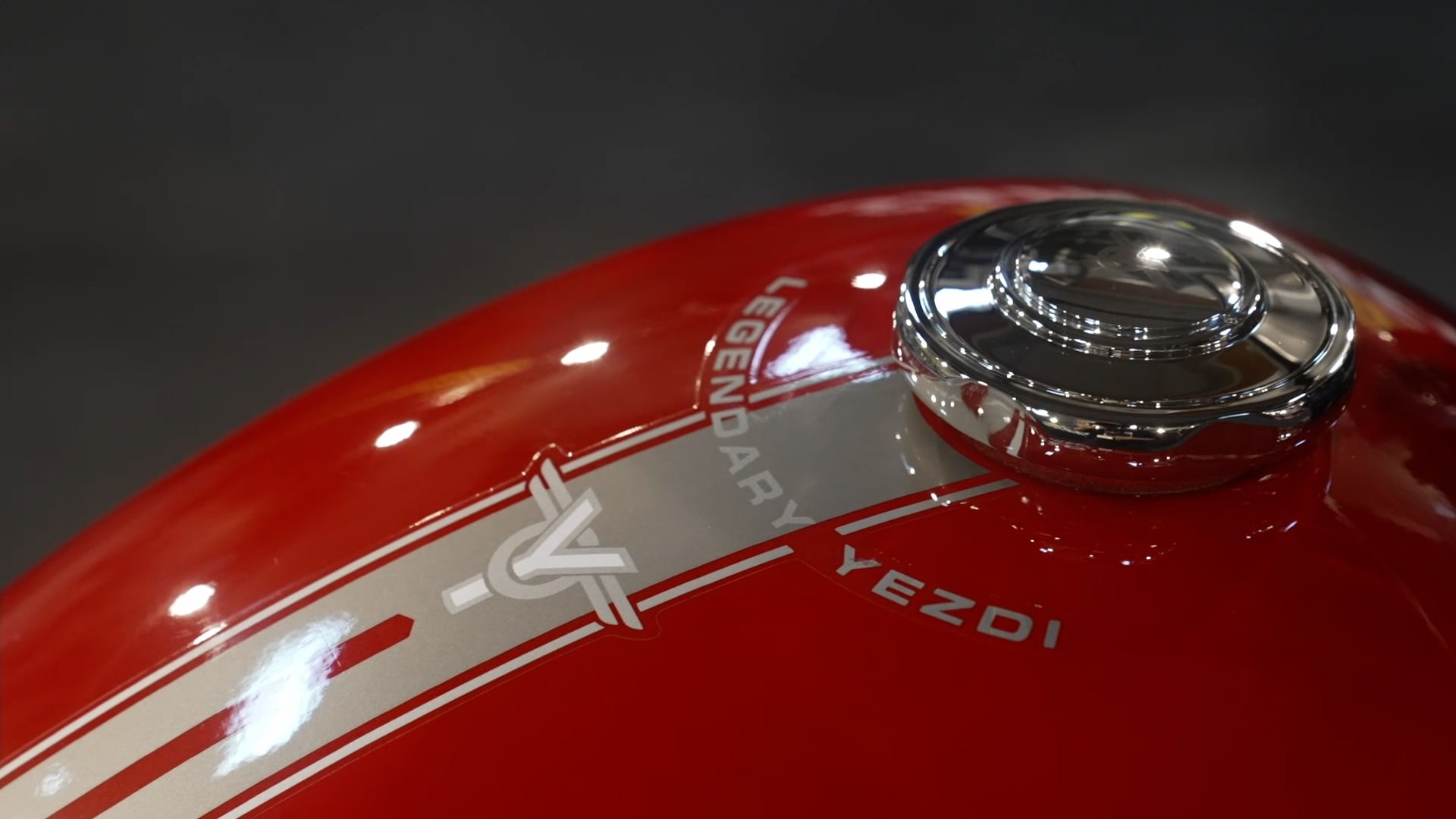 Yezdi uses the same 334cc single cylinder 4 stroke liquid cooled DOHC unit for the Scrambler as well. However, the performance of the bike has been modified for its purpose with minor tweaks.