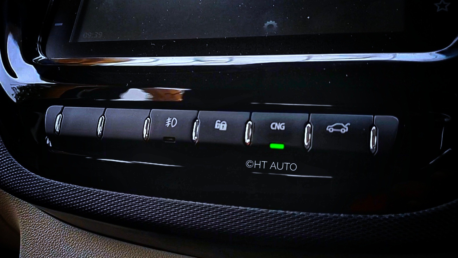 The dedicated fuel mode button is a convenient feature which also works on the move to seamlessly switch between CNG and petrol mode. The dedicated fuel mode button is a convenient feature which also works on the move to seamlessly switch between CNG and petrol mode.
