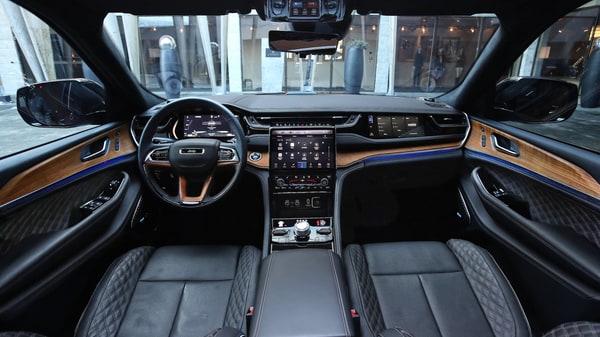 The interior of the SUV gets horizontal trim on the dashboard with contrasting wood trim.  There is also LED ambient lighting, quilted leather with double diamond stitching.
