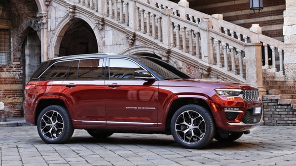 The first plug-in hybrid Jeep Grand Cherokee is here - The Verge