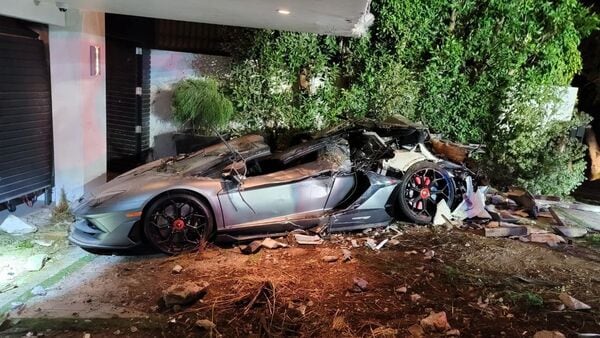 The destroyed Lamborghini Aventador. (Image: Facebook/Pepe's Towing Service)