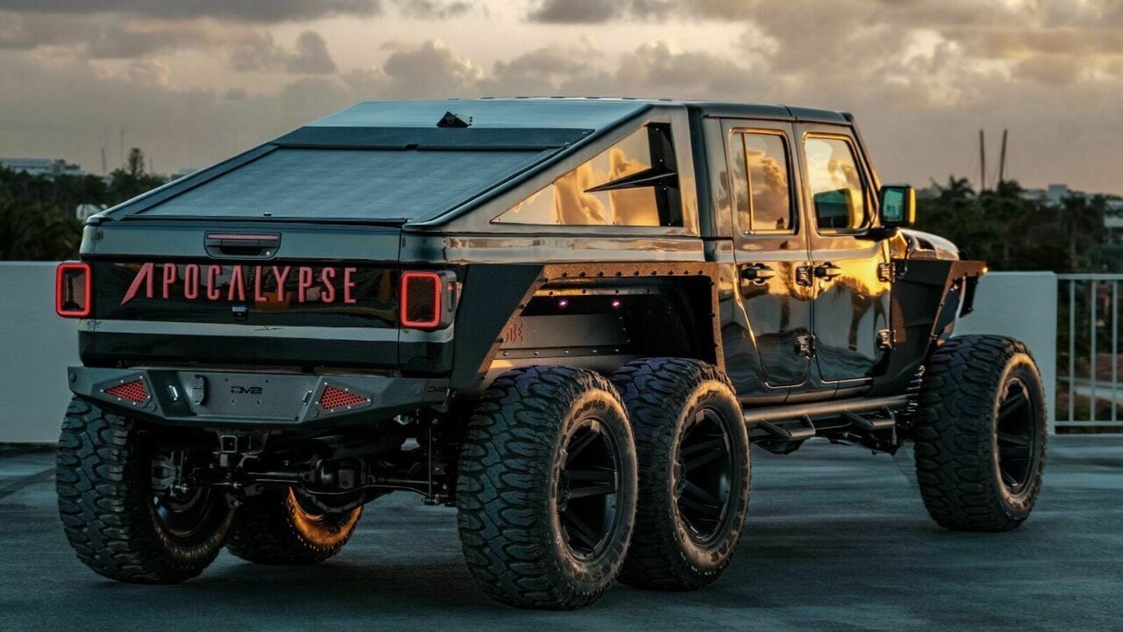 Jeep and Cybertruck in one vehicle? This custom Gladiator Hellfire 6×6 is  both | HT Auto