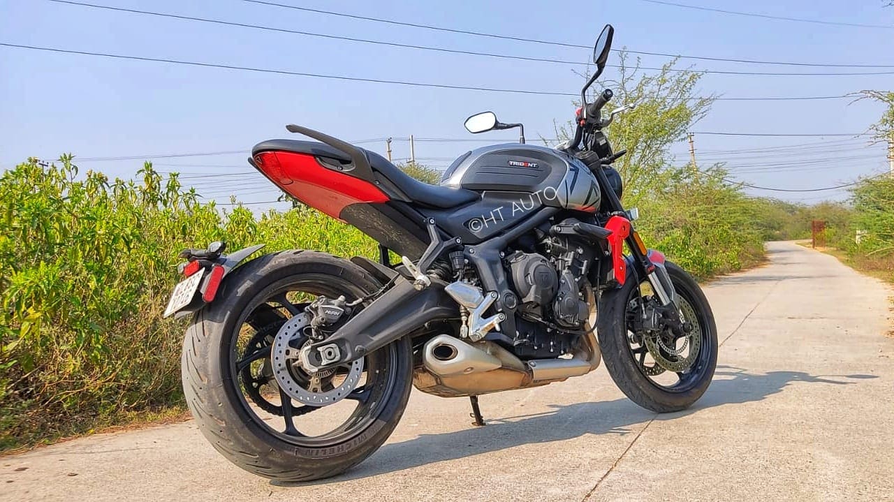 Trident feels perfectly normal for the road bike standards, and at 805 mm seat height, it also ticks the right boxes when average Indians are concerned.