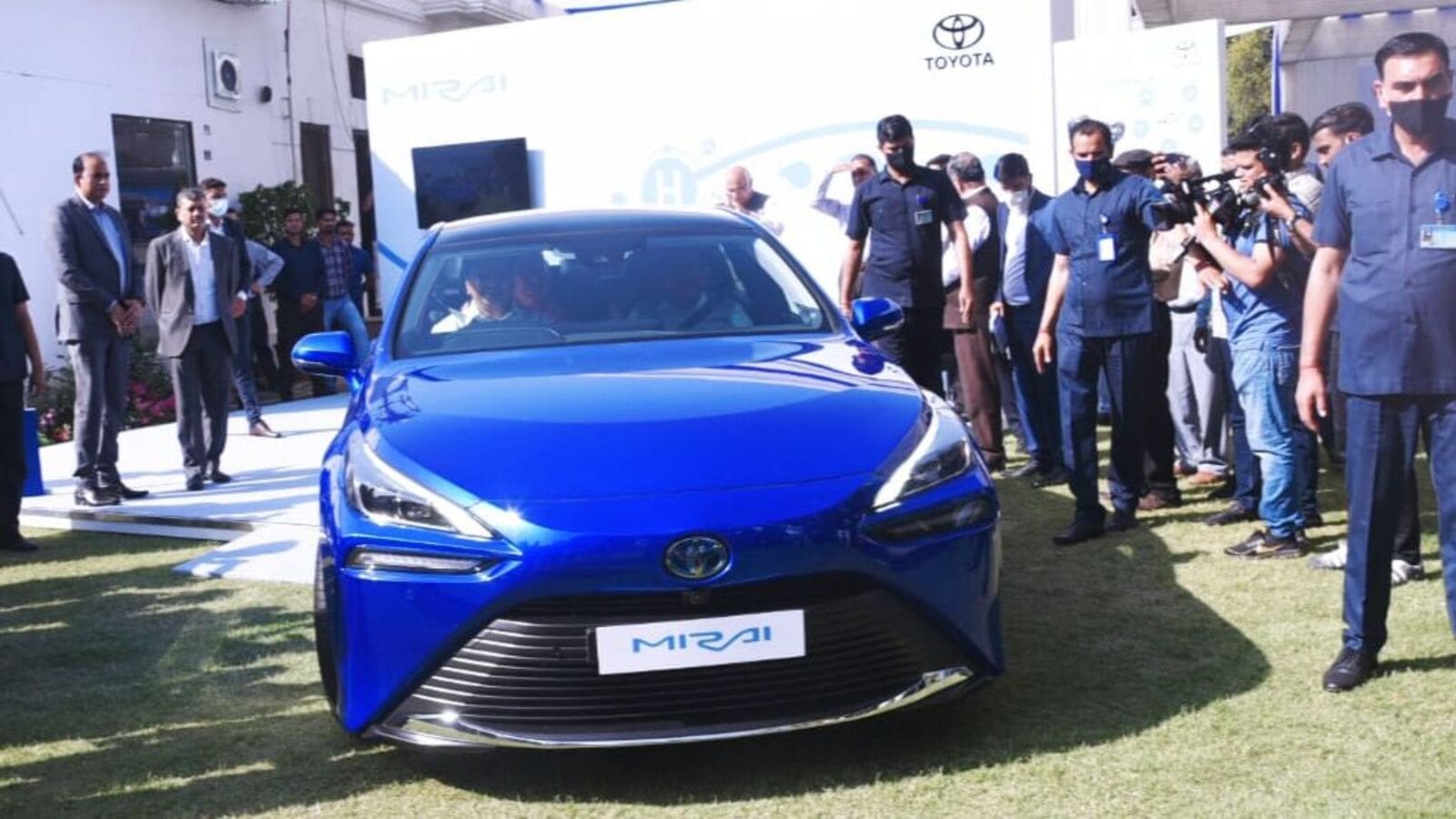 Toyota Mirai Indias 1st Hydrogen Based Fuel Cell E Car Starts Pilot
