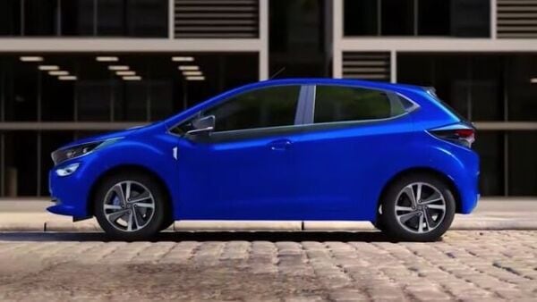 The 16-inch alloy wheels will continue to be available in the automatic variants of the Tata Altroz premium hatchback. 2022 Tata Altroz DCA will take on rival such as Maruti Suzuki Baleno, Toyota Glanza, Hyundai i20, Honda Jazz and the Volkswagen Polo in the premium hatchback segment. The 16-inch alloy wheels will continue to be available in the automatic variants of the Tata Altroz premium hatchback. 2022 Tata Altroz DCA will take on rival such as Maruti Suzuki Baleno, Toyota Glanza, Hyundai i20, Honda Jazz and the Volkswagen Polo in the premium hatchback segment.