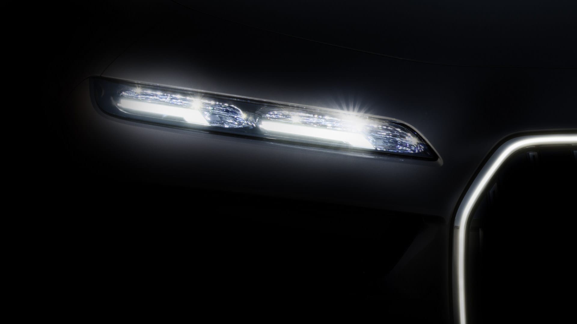 BMW i7 gets Crystal Glass LED headlamps.