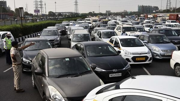 Despite having some of the widest roads for any Indian city, Delhi often sees snarls at key traffic points. (File photo used for representational purpose) (HT_PRINT)
