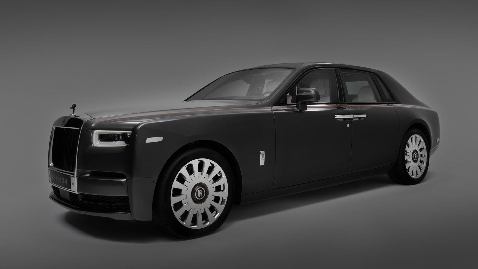 This bespoke RollsRoyce Phantom comes with carbon veil fascia HT Auto