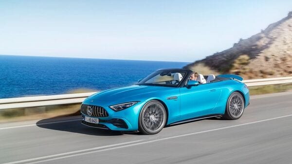 Mercedes-AMG SL43 churns an output of 381 hp and a maximum torque of 480 Nm.