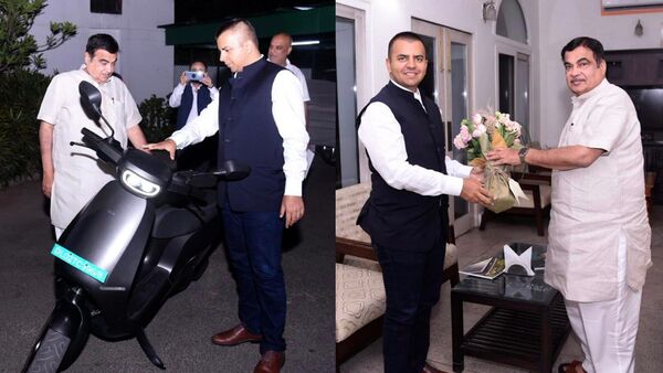Ola Electric CEO Bhavish Aggarwal recently met Union Minister Nitin Gadkari recently. The minister is seen on the left with an Ola S1 Pro electric scooter model.