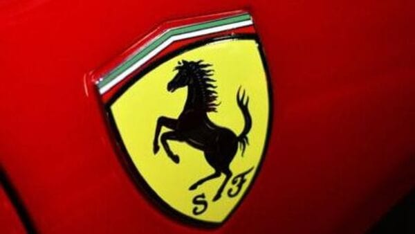 Ferrari luce un nuevo descapotable, que podría ser el 296 GTS Spyder