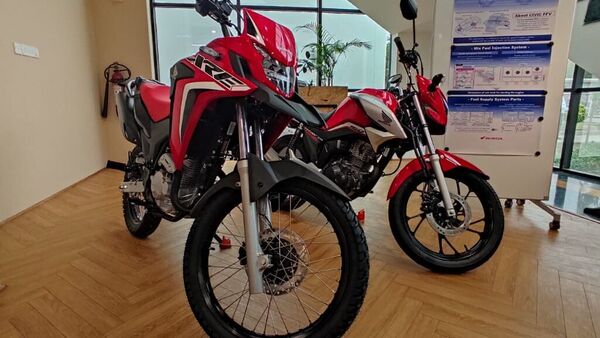 Honda displayed XRE 300 rally and Titan CG flex fuel models in India.