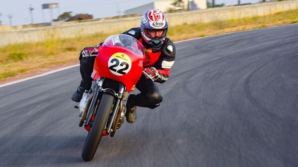 The Royal Enfield Continental GT-R650 is 20-22 kg lighter than the stock bike.