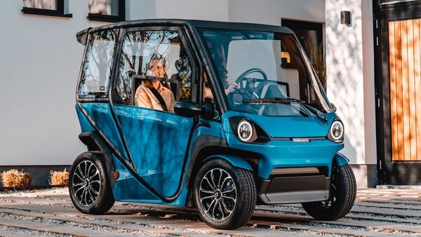Squad EV comes with a basic design and looks like a covered golf cart.