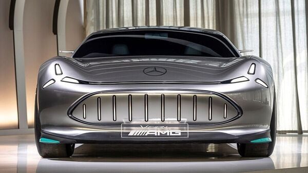 The front grille of the Vision AMG concept EV radiator has distinctive vertical stripes.  The grille was closed and painted in body color and it was fully integrated into the front.  These vertical stripes can be illuminated. 