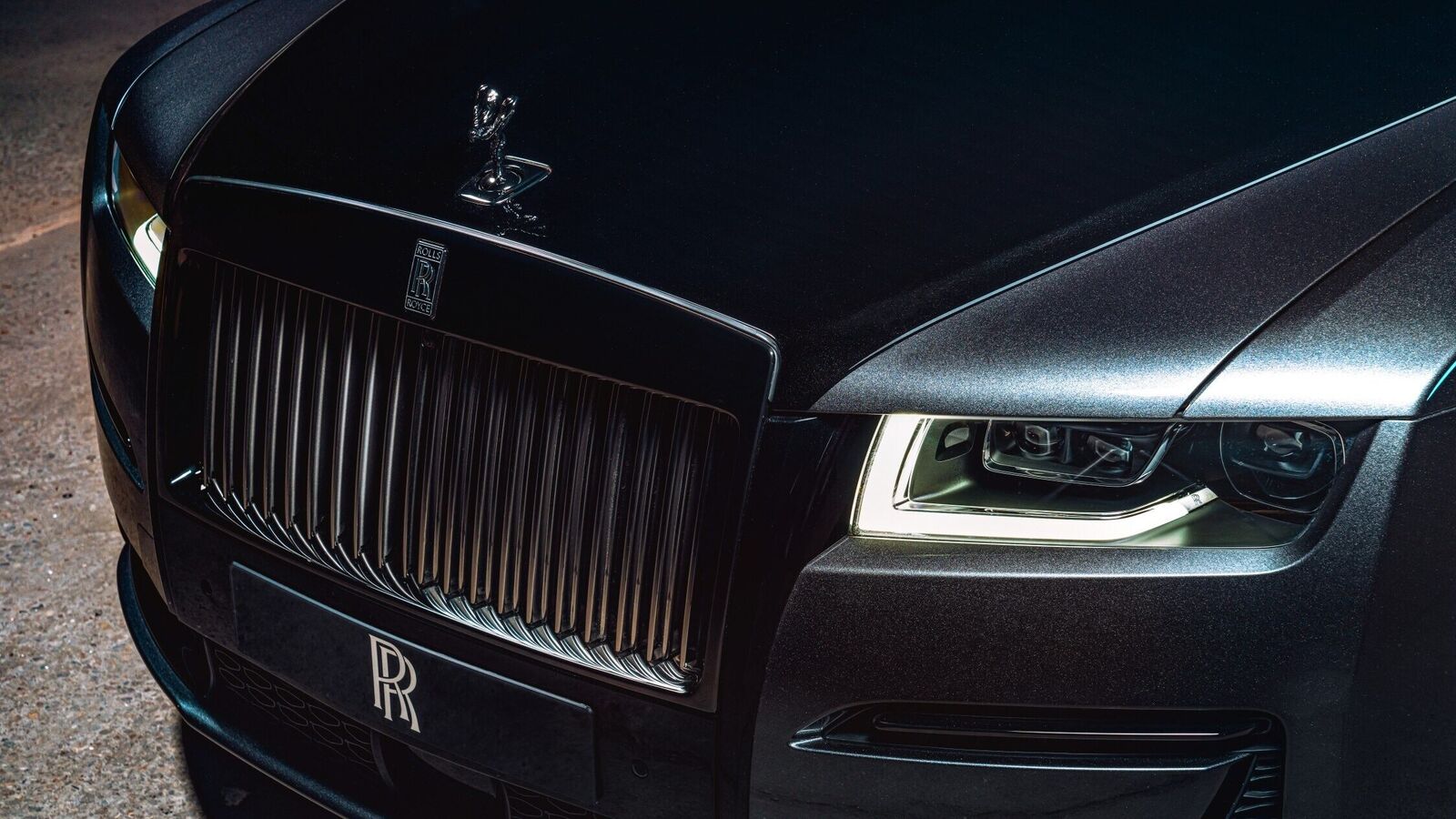 BMW redesigns flagship RollsRoyce with new platform and engine  Just Auto