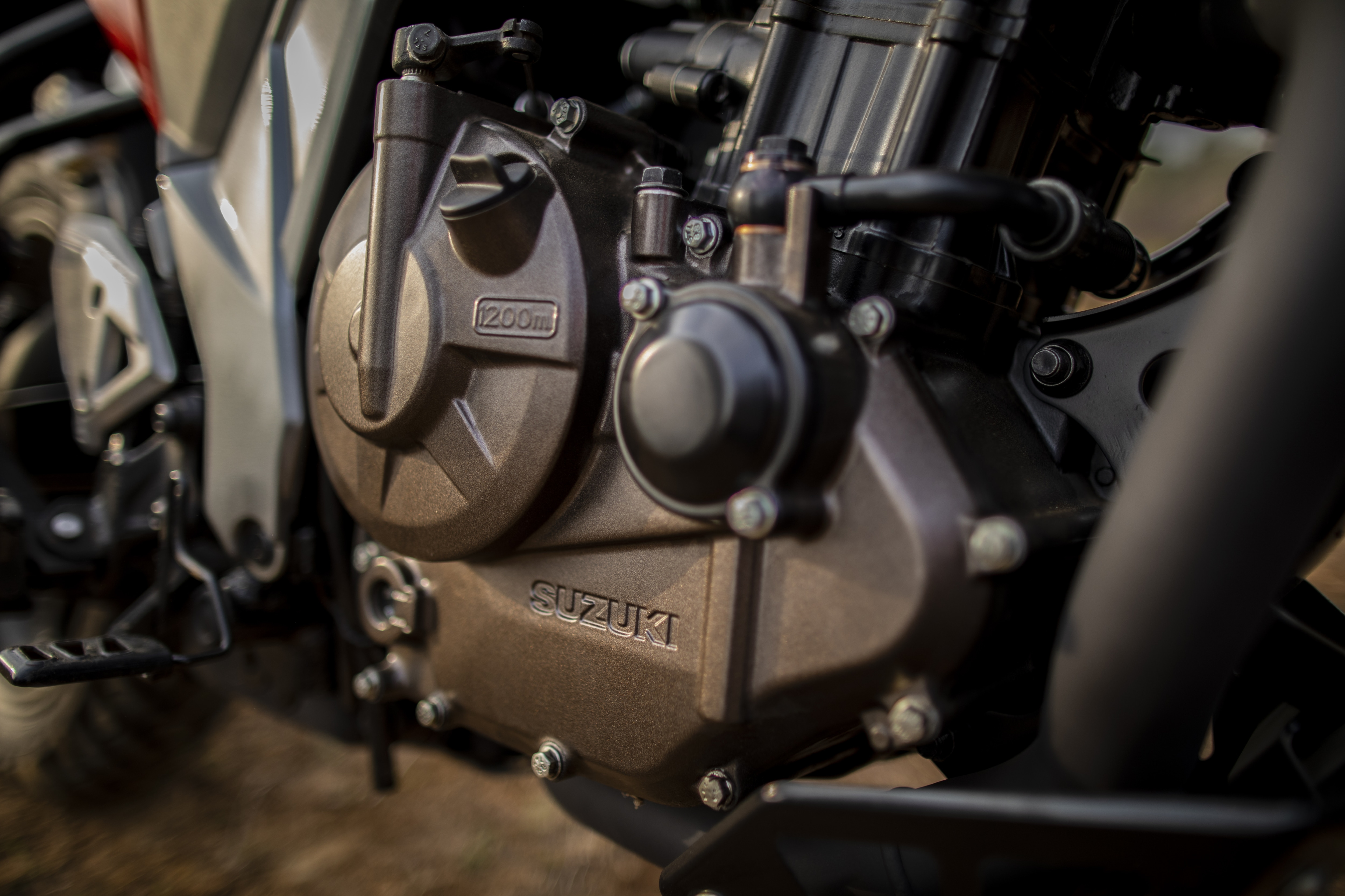 Suzuki V-Strom SX ends up using the exact same engine which is a 249 cc 4-stroke single-cyl oil-cooled engine as the Gixxer 250 Twins.