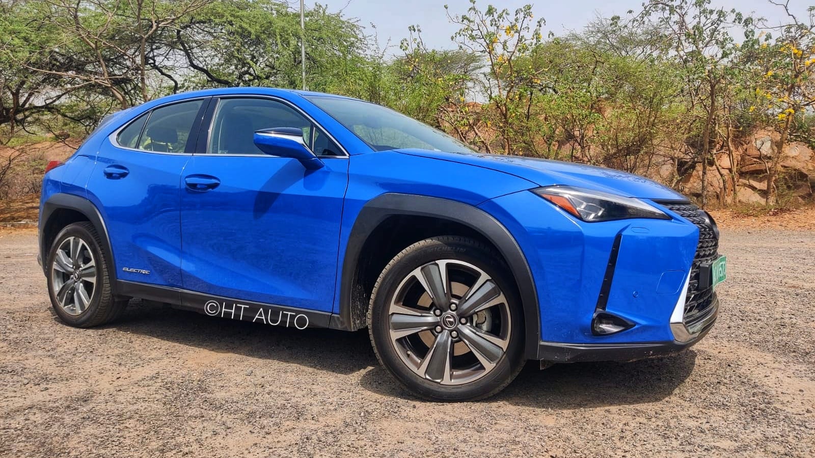 Square-ish wheel arches lends a bit of character to the Lexus UX300e, both when standing still and on the move.