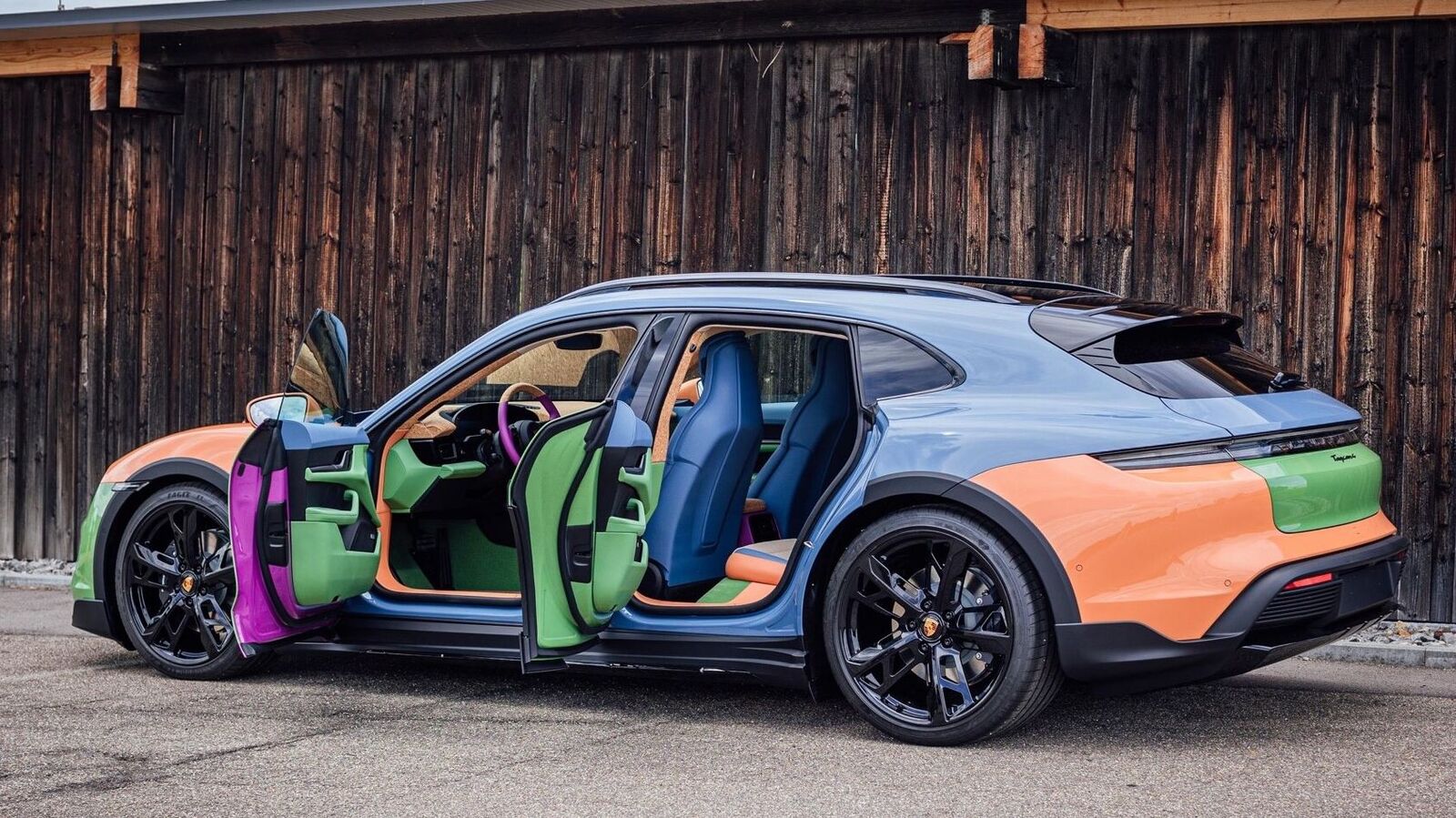 Porsche Taycan 4 Cross Turismo looks like a moving colour palette