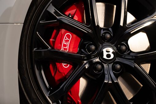 The short video teaser shows a wheel with five double spokes, painted in Black with and red brake calipers, boasting the Bentley emblem