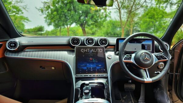 A look athe dashboard layout inside the Mercedes C 200.